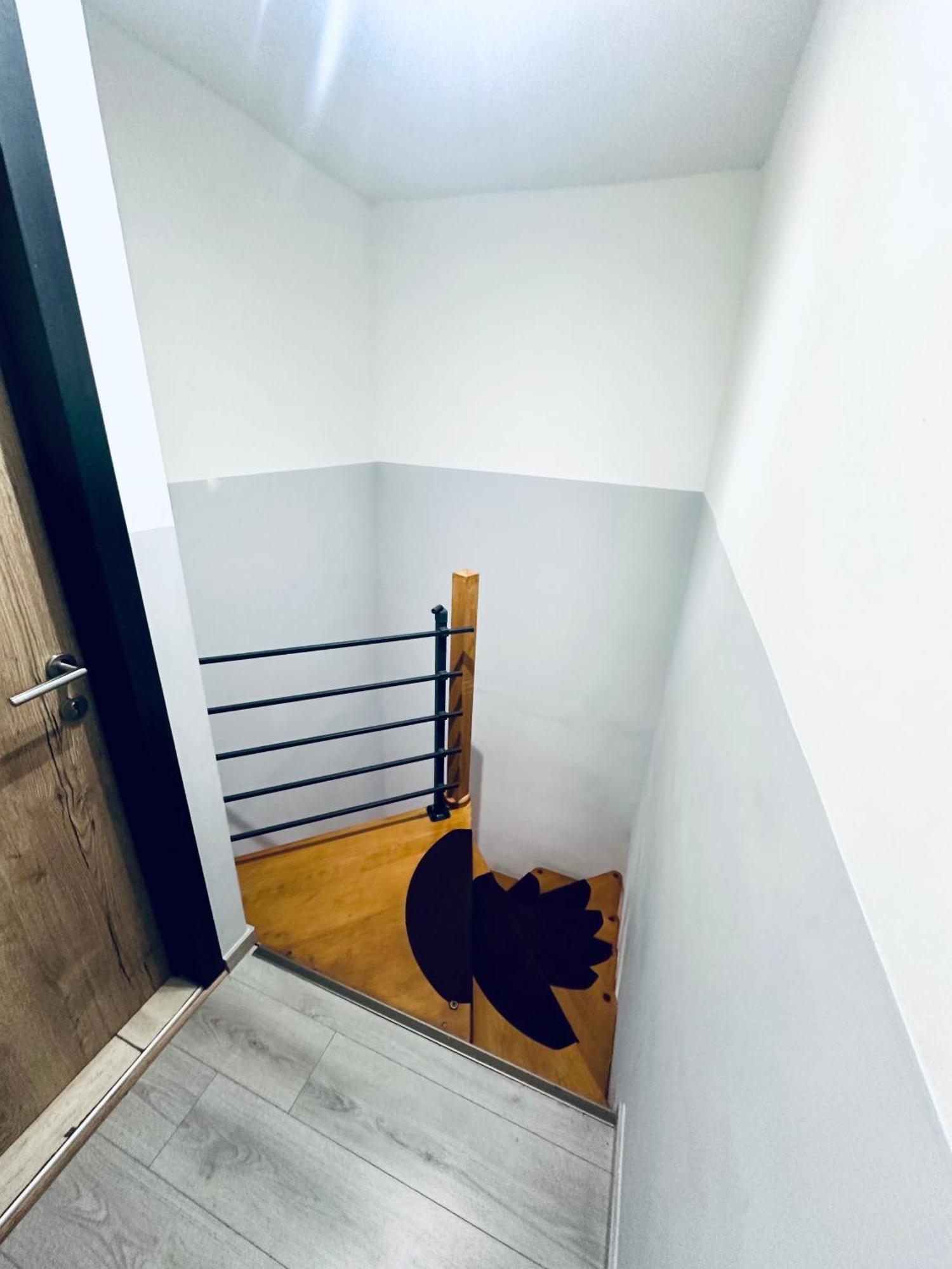 Chambre Et Sdd Privees Dans Une Maison Partagee Avec Des Residents Mons Exterior photo
